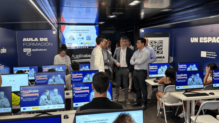 Campaña Applícate en la Región de Murcia para luchar contra la brecha digital