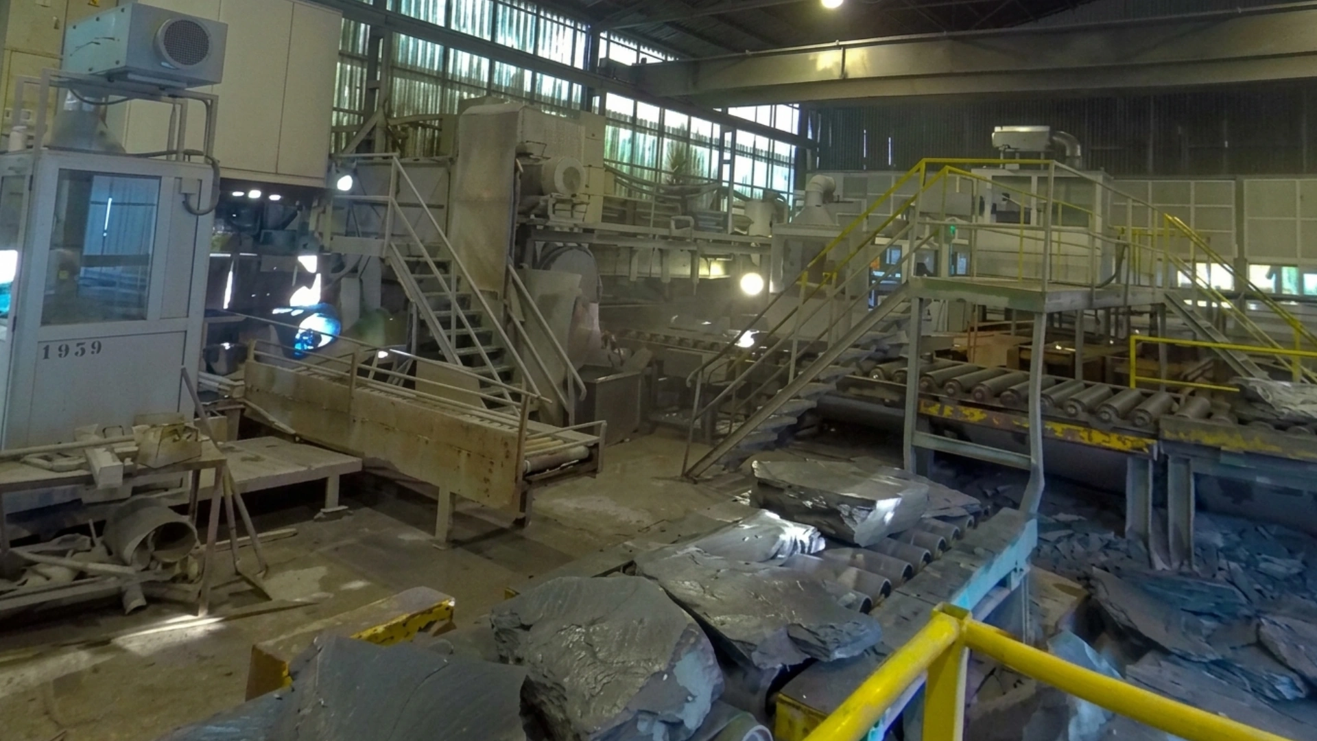 cupa_centro_2 Bloques de pizarra en la cinta de corte del Centro de Transformación de Cupa Pizarras, en vídeo 360º