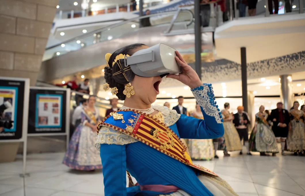 Experiencia de realidad virtual de fallas en el Centro Comercial El Saler en Valencia