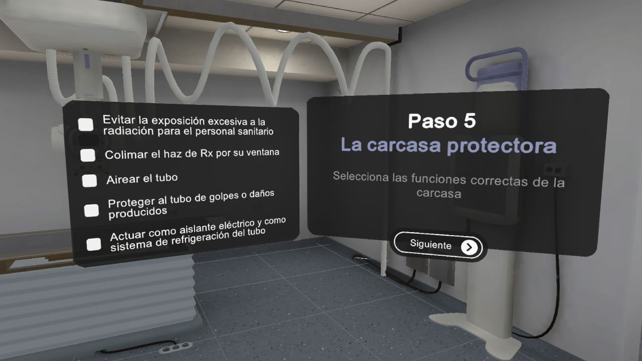 Pantalla interactiva en el simulador VR, donde se presenta un cuestionario de opción múltiple sobre las funciones de la carcasa protectora del equipo de radiodiagnóstico.